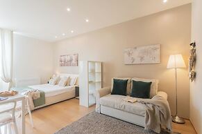 MT Studio by Rent All Como by Rent all Como