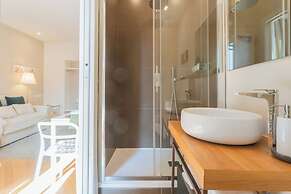 MT Studio by Rent All Como by Rent all Como
