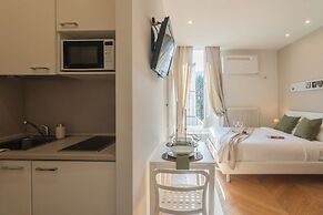 MT Studio by Rent All Como by Rent all Como