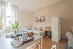 MT Studio by Rent All Como by Rent all Como