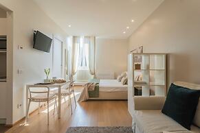 MT Studio by Rent All Como by Rent all Como
