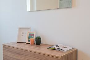 MT Studio by Rent All Como by Rent all Como
