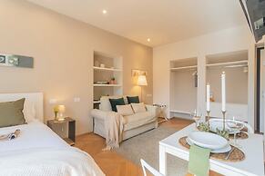 MT Studio by Rent All Como by Rent all Como