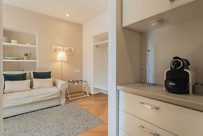 MT Studio by Rent All Como by Rent all Como