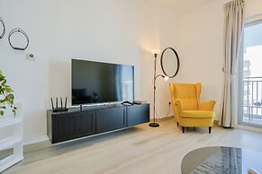 Modern Yas Island Escape w Peaceful Canal Views