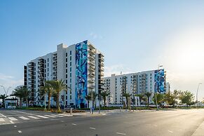 Modern Yas Island Escape w Peaceful Canal Views