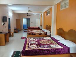 Sri Vinayaka Lodge