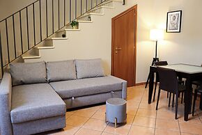 All'Ombra Della Reggia