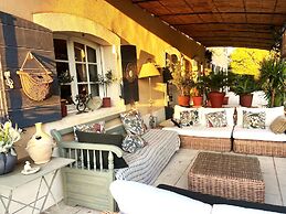Large Air-conditioned Villa in Arles