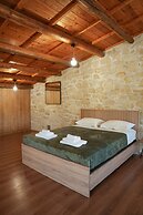 Oliva Emerald Eco - Secluded Off-grid Vineyard Villa