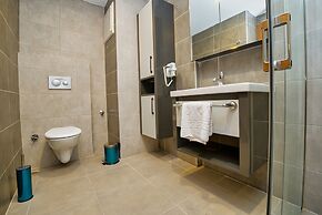 Laristone Suite Spa Hotel