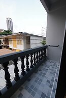 Lee Home Bangkok