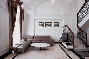 The Eastern Hotel & Apartment
