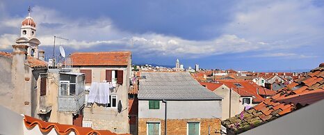 Room-room With the City and sea View