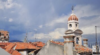 Room-room With the City and sea View