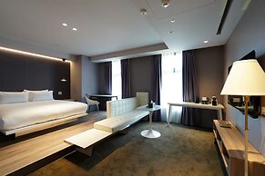 AKA Hotel