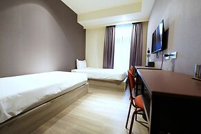 AKA Hotel