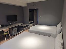 AKA Hotel