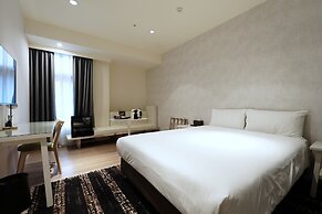 AKA Hotel