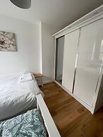 3 Bed Flat - Sleeps 6 - Parking - Wifi