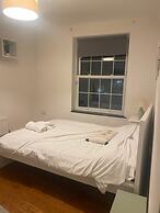 4 Bed Flat - Sleeps 10 - Pets - Parking
