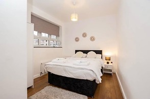 4 Bed Flat - Sleeps 10 - Pets - Parking