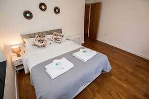 4 Bed Flat - Sleeps 10 - Pets - Parking