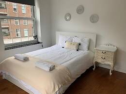 4 Bed Flat - Sleeps 10 - Pets - Parking