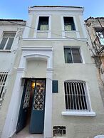 Arada Ayvalık