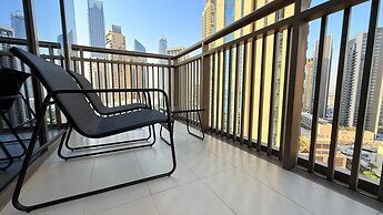Dancenter Luxury 2 BR at Creek Side