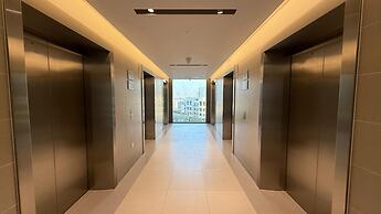 Dancenter Luxury 2 BR at Creek Side