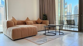 Dancenter Luxury 2 BR at Creek Side
