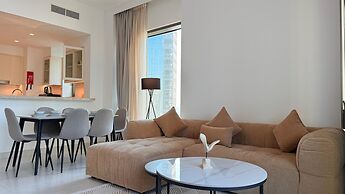 Dancenter Luxury 2 BR at Creek Side