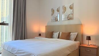 Dancenter Luxury 2 BR at Creek Side