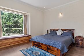 Himvan by Akama Homes