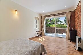 Himvan by Akama Homes