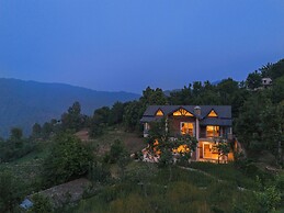 Himvan by Akama Homes