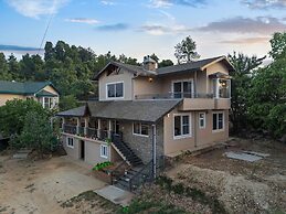 Himvan by Akama Homes