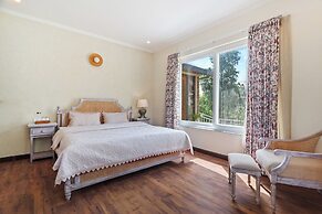 Himvan by Akama Homes