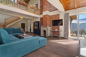 Himvan by Akama Homes