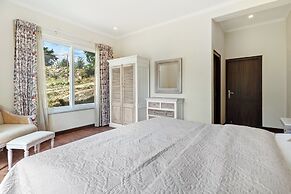 Himvan by Akama Homes
