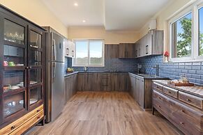 Himvan by Akama Homes