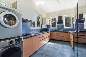 Himvan by Akama Homes
