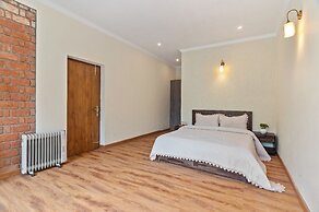 Himvan by Akama Homes