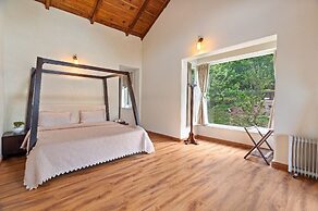 Himvan by Akama Homes