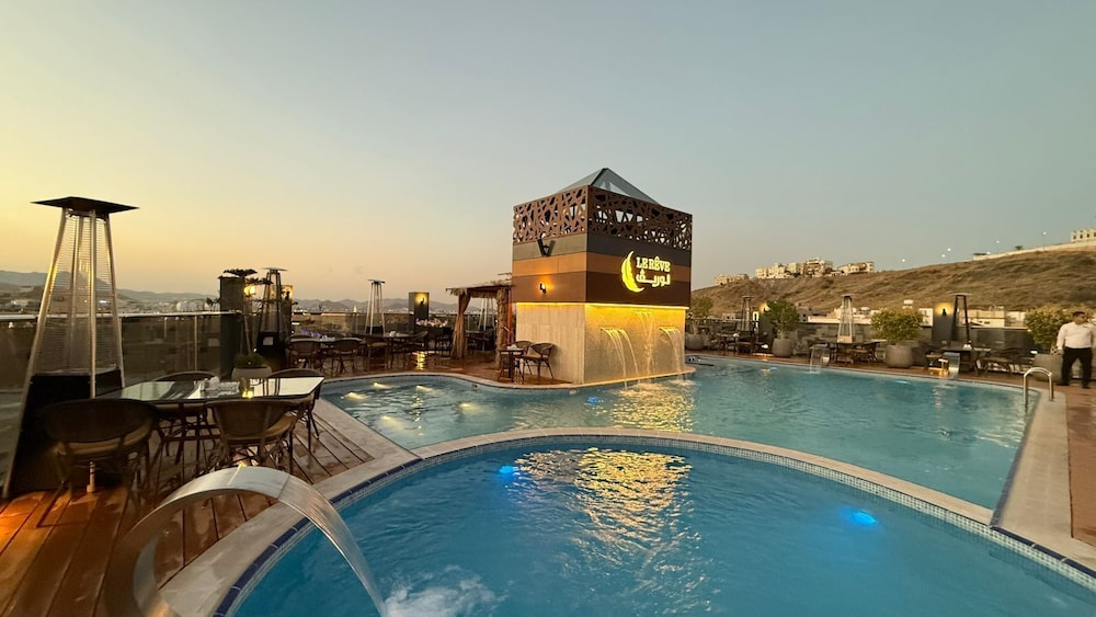 Le Reve Hotel