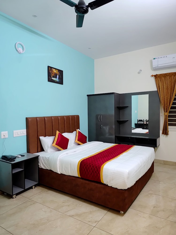 ARUVI RESORT