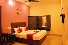 ARUVI RESORT