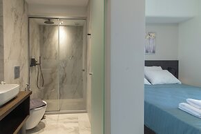 Envy SeaSide Suites