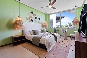 Gorgeous Condo With Pool and Balcony